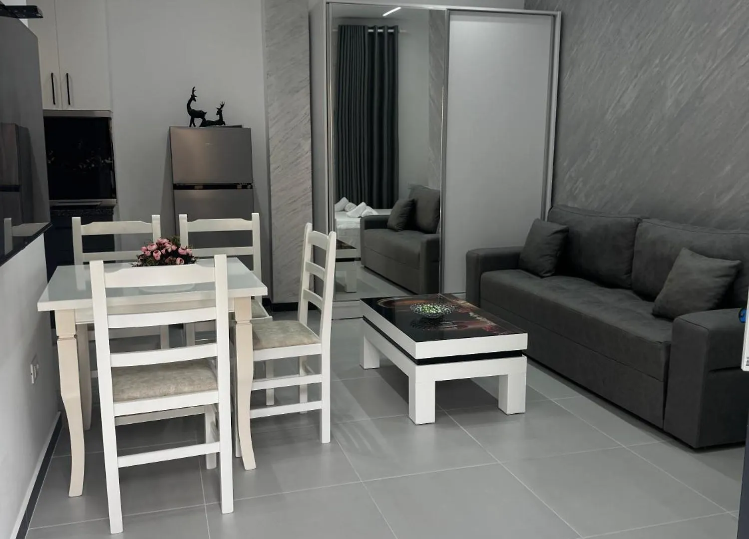 The Suite Vlorë 0*,
